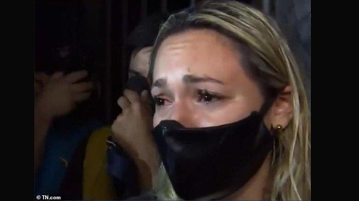 Mantan Kekasih Maradona Nangis Ditolak Masuk Rumah Diperlakukan Bak Fans: Akulah Wanita yang Diminta