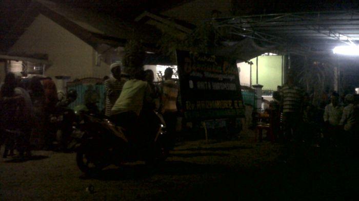 Kediaman Anita Dipadati Warga yang Takziah