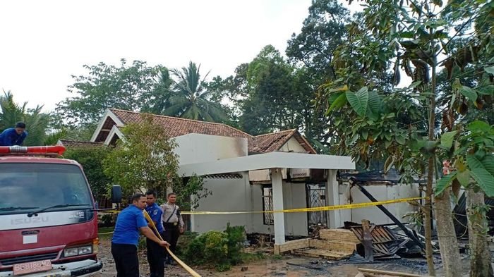 Rumah Panggung Dua Lantai Milik Sunardi di Sungai Pinang Ogan Ilir Ludes Terbakar