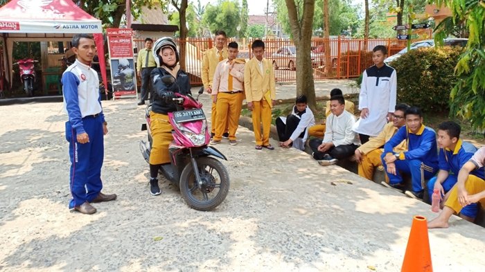 Astra Motor Sumsel Ajak Pelajar SMA IT Al-Furqon #Cari_Aman