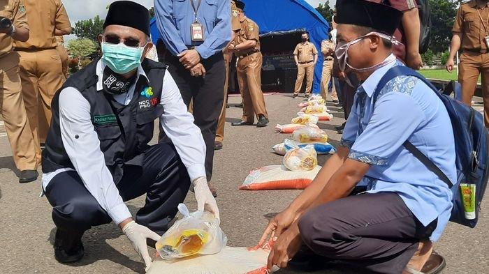 Pemkab Musirawas Salurkan Bantuan Sembako Kepada 2007 Guru Ngaji yang Terdampak Covid-19
