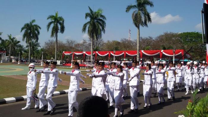 Petugas Upacara HUT Ke-70 Kemerdekaan RI di Griya Agung Palembang
