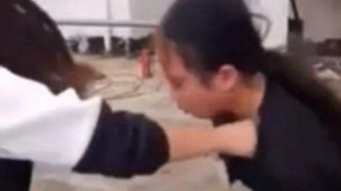 VIDEO: Sadis! Gadis Ini Dibully 3 Jam Oleh Sekelompok Remaja