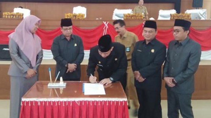 DPRD Muaraenim Terima RAPBD Perubahan Muaraenim 2018