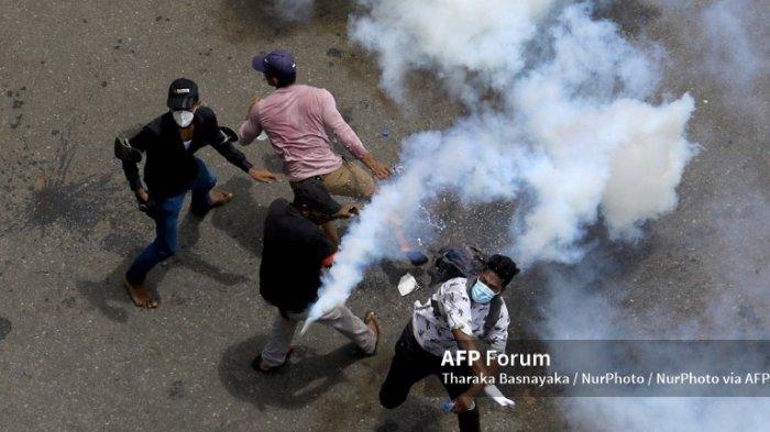 TAK Mempan Ditembaki Gas Air Mata, Massa Bobol Istana, Presiden Sri Lanka Lari Terbirit-birit