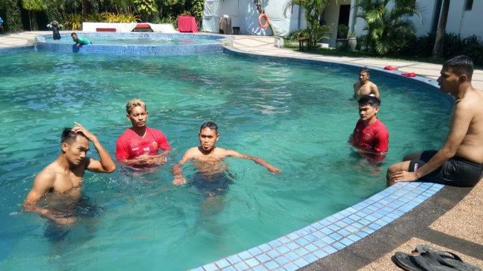 Cara Skuat SFC Isi Waktu Pasca Duel Melawan Persewar, Berenang di Hotel Berbintang Dua