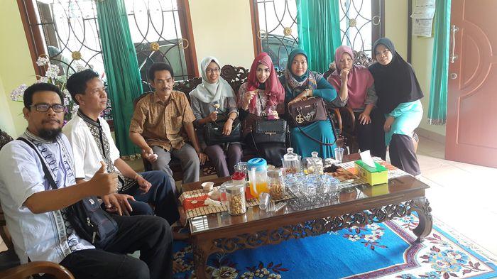 Guru MAN 1 Palembang Halal Bi Halal dari Rumah ke Rumah