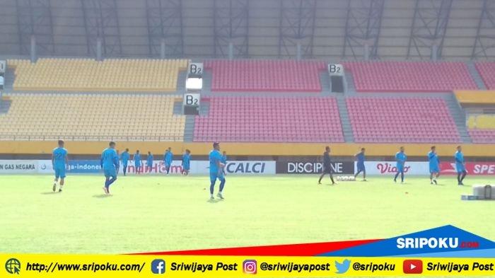 24 Skuat PSIM Yogyakarta Official Training di Stadion GSJ Palembang Jelang Lawan Sriwijaya FC