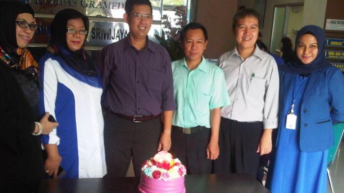 STIE MDP Beri Kue Ultah