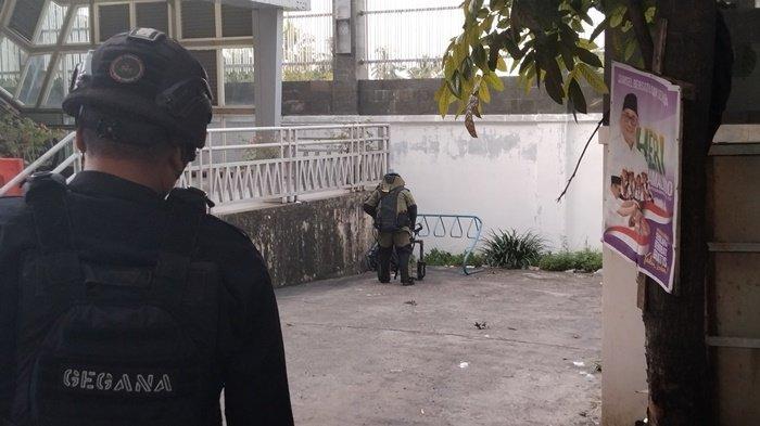 Tim Penjinak Bom Ledakan Tas Mencurigakan di Halte Stasiun LRT RSUD Siti Fatimah Palembang