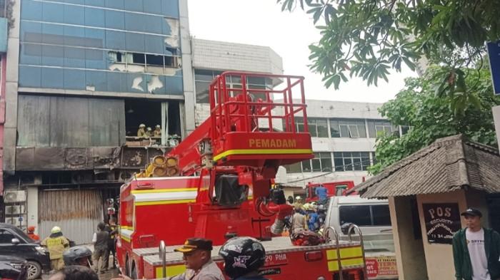 KEBAKARAN - PT Terrra Done di Kecamatan Kemayoran kebakaran pada Selasa (9/12/2025) siang. 20 orang dikabarkan meninggal dunia.