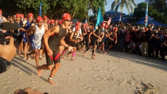Keren, Jauhari Johan Sabet Emas Sungailiat Triatlon Internasional 2017
