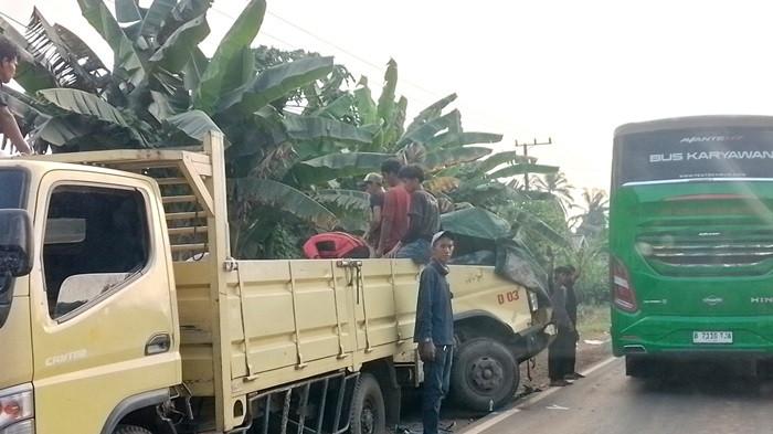 Truk Hantam Truk di Banyuasin, 3 Orang Dilarikan ke Rumah Sakit