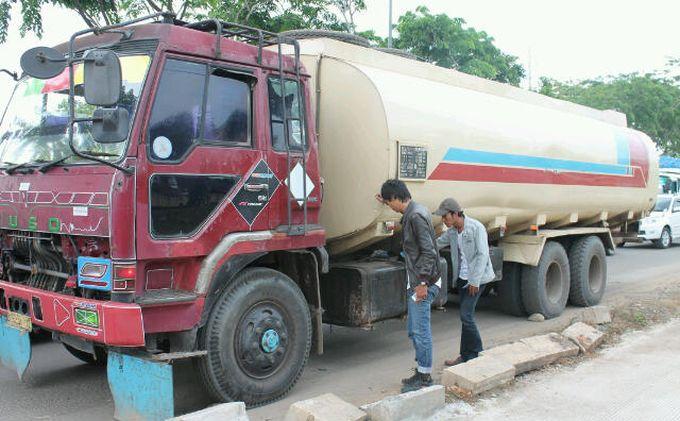Polantas Palembang Gagalkan Penyelundupan 32 Ton Minyak Mentah