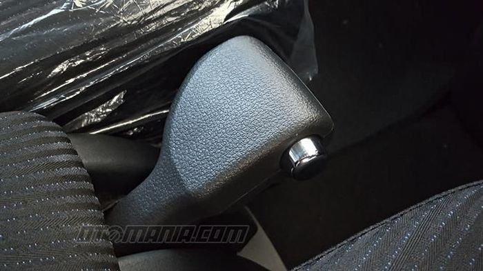 Pelan-pelan, Tali Rem Tangan Mobil Juga Bisa Putus