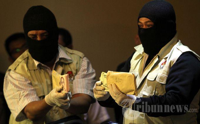 KPK Temukan Lagi Rp 2,7 Miliar di Rumah Dinas Akil Mochtar