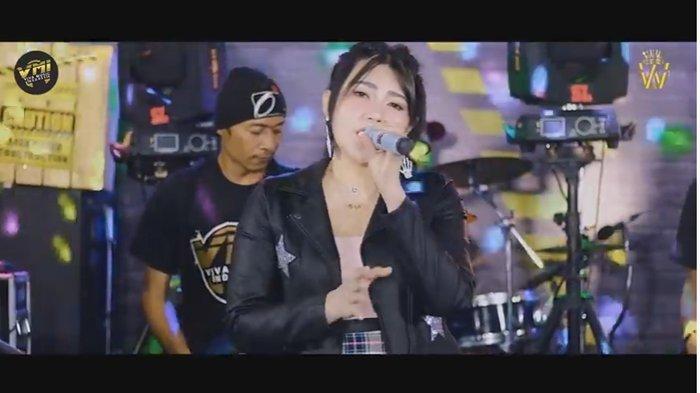 Download MP3 Lagu Via Vallen - Semua Berlalu, Lagu Dangdut Galau Paling Sedih Liriknya Amat Sendu