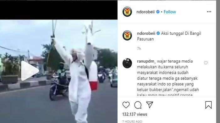 Henry Sulfianto, pria yang melakukan aksi tunggal untuk merespons ramainya mall atau pusat perbelanjaan di tengah pandemi Covid-19, Kamis (21/5/2020) di kawasan Bangil, Pasuruan.