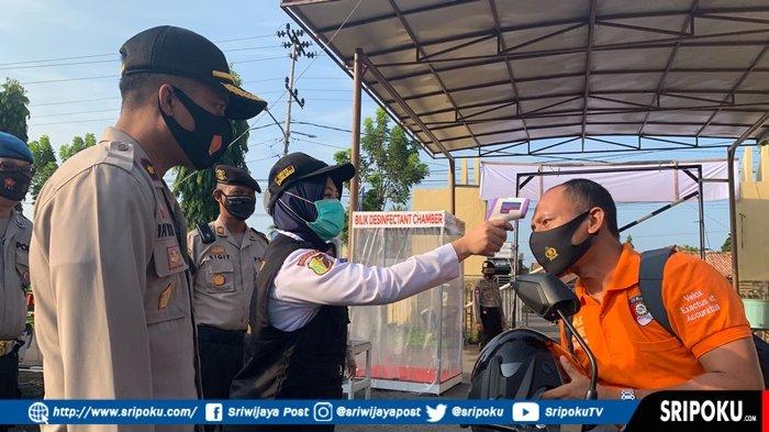 Kompol Irwan Andeta Jaga Ketat Pintu Gerbang Mapolres Muba, Pandemi Covid-19 Saat Ini Belum Berakhir