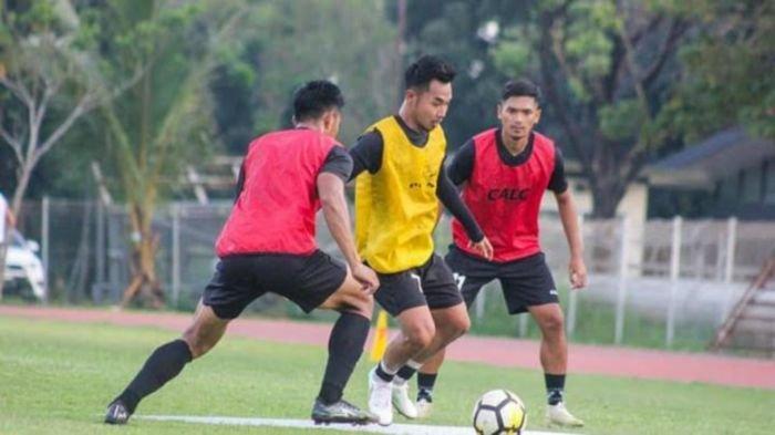 Pelatih Kepala Sriwijaya FC, Nil Maizar, Ungkap Alasan Dua Penggawa Ini Absen Latihan Perdana