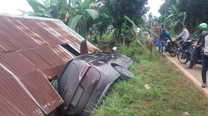 Hindari Tabrakan, Wuling Seruduk Rumah Warga di Jalinsum Desa Kebur Jaya, Barang Elektronik Rusak
