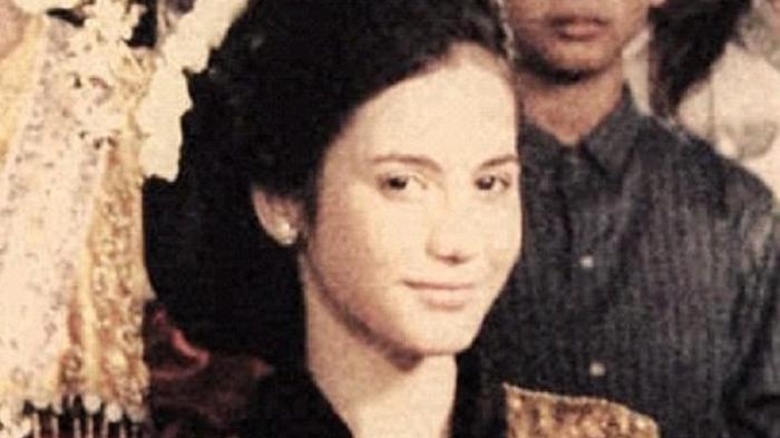 ISTRI KETUJUH - Yurike Sanger sewaktu muda. Ia merupakan mantan istri ke tujuh Presiden Soekarno dan meninggal dunia pada 17 September 2025 di Amerika Serikat.