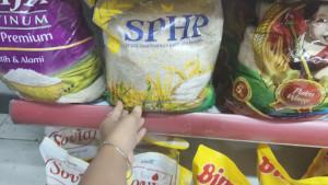 Alfamart-jual-beras-SPHP-1.jpg