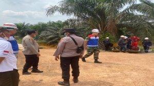 Aparat-gabungan-TNI-Polri-bersiaga-di-seputaran-lokasi-kebocoran-instalasi-pipa-gas-Pertamina.jpg