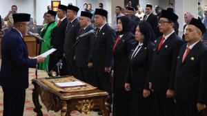 Aprizal-Hasyim-Aprizal-saat-melantik-sejumlah-pejabat-Pemkot-Palembang.jpg