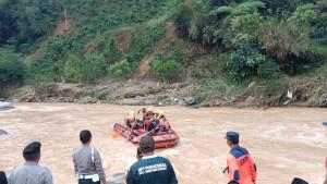Banjir-bandang-oku-selatan-tim-sar.jpg