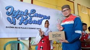 Bantuan-Sepatu-Baru-1.jpgPakai-Sepatu-Baru.jpg