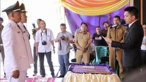 Bupati-Panca-Wijaya-Akbar-melantik-sejumlah-kepala-desa.jpg