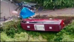 Bus-Pariwisata-Masuk-Jurang-Guci-Tegal.jpg