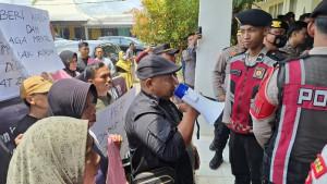 Desa-ulak-demo-kades.jpg