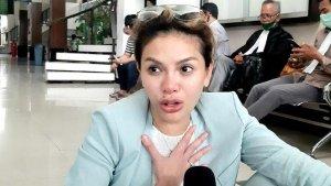 FAKTA-Nikita-Mirzani-Hamil-3-Bulan-Cuma-Candaan-Ibu-Lolly-Tertawakan-Respon-Fitri-Salhuteru.jpg