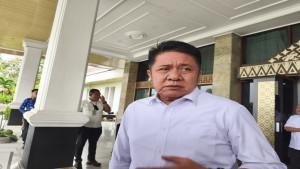 GUBERNUR-SUMSEL-HERMAN-DERU-TURUN-TANGAN.jpg