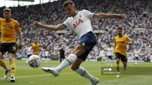 Gelandang-Tottenham-Hotspur-Ivan-Perisic-mengontrol-bola-saat-hadapi-Wolverhampton-Wanderers.jpg