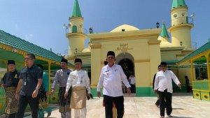 Gubernur-Kepri-Ansar-Ahmad-di-Masjid-Raya-Sultan-Riau-Pulau-Penyengat.jpg