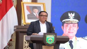H-Cik-Ujang-menghadiri-acara-Gala-Dinner.jpg