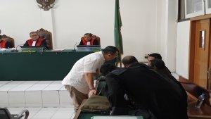Hendri-dituntut.jpg