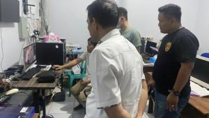 KAsat-Reskrim-muklis-periksa-CCTV.jpg