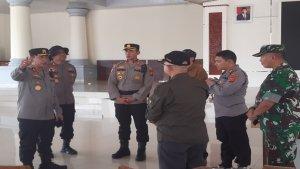 Kapolda-Sumsel-Irjen-Pol-A-Rachmad-Wibowo-kiri-berbicara-dengan-unsur-Forkopimda.jpg
