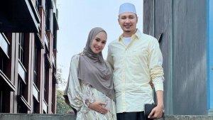 Kartika-Putri-hamil-anak-ketiganya-dari-Habib-Usman-bin-Yahya.jpg