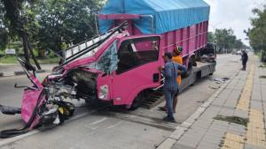 LAKALANTAS-TRUK-KONTAINER.jpg