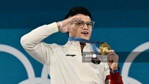 Lifter-Indonesia-Rizki-Juniansyah-berhasil-meraih-medali-emas-di-Olimpiade-Paris-2024.jpg