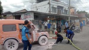 MOBIL-KATANA-TERBAKAR.jpg
