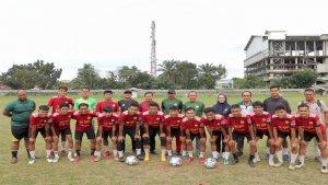 Manajemen-PS-Palembang-berfoto-bareng-tim-menghadapi-Piala-Indonesia.jpg