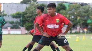 Mantan-gelandang-PS-Palembang-Wahyudi-alias-Ucok-mengenakan-jersey-Persebaya.jpg