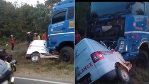 Mobil-Ambulans-Desa-Perambatan-kecelakaan.jpg