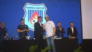 Nil-Maizar-dapat-warga-kehormatan-Sumatera-Selatan.jpg